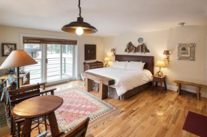 Blue Mesa Lodge 23C by AvantStay Functional Ski InSki Out Studio w Balcony in Great Location Telluride